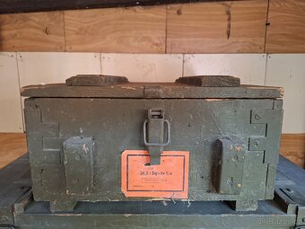 Staré dřevěné vojenské bedny - 3
