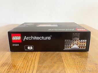 nové Lego Architecture 21024 Louvre - 3