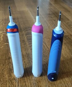 Zubní kartáčky Oral-B tři kusy - 3