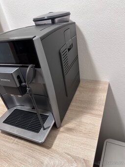Kávovar Siemens EQ.6 plus s100 se stolečkem - 3