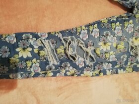 Originální květované potrhané džíny - 3