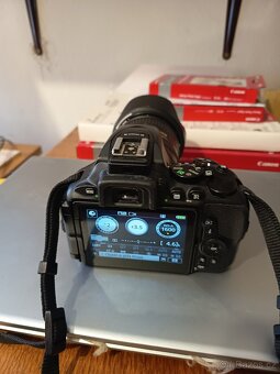 Prodam Nikon D 5600 + objektiv 16-85mm+Blesk+baterie - 3