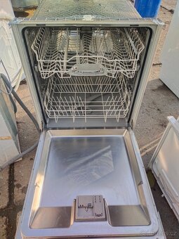 Prodám vestavnou dig.nerezovou mycku zn.BOSCH-60CM-DOVEZU--- - 3