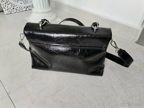 LESKLÁ KABELKA DO RUKY I PŘES RAMENO,TOP STAV - 3