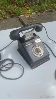 Starý stolni telefon na mince - 3