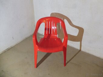 Židle plastová - 3