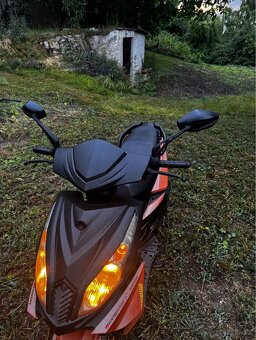 Skútr Maxon 125 - 3