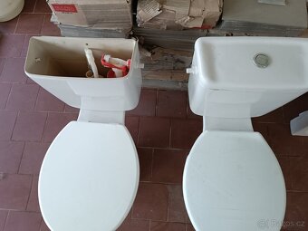 Použité a funkční toalety a umyvadla - 3