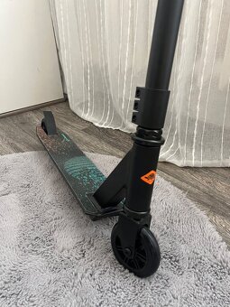 Freestyle černá koloběžka Schildkröt Stunt 360 - 3