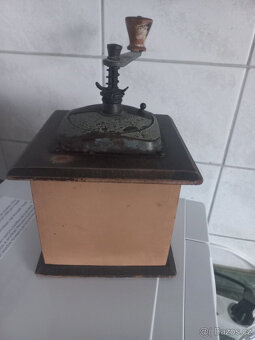 Ruční mlýnek na kávu - 3