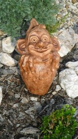 Zahradní dekorace - dubový mužík, skřítek ve váze, skřet - 3