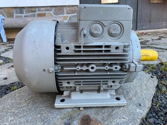 Motor Siemens 1LA7106-2AA10 3 kW 2895 ot/min - 3