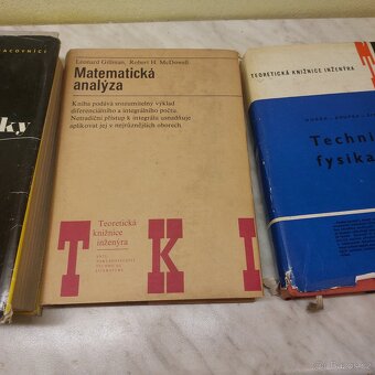 Knihy -matematika. - 3