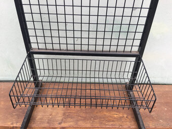 Prodejní stojan kovový - síť s háčky - 3