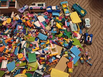 Lego mix 5 kilo + pár figurek - 3