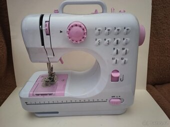 Prodám mini šicí stroj - 3