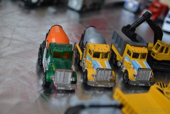Autíčka Matchbox a další - 3