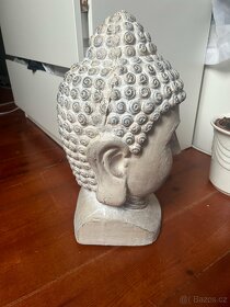 Velka hlava Budhy - 3