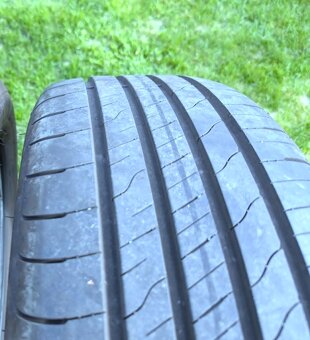 Prodám 4 ks letních pneu - 215/55 R18 - 3