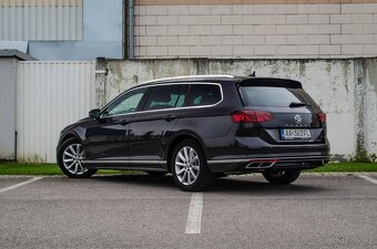 Volkswagen Passat Variant 2.0 TDI Elegance 4Motion DSG - 3