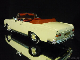 Mercedes Benz 280 SE Automatic Maisto 1/18 - 3