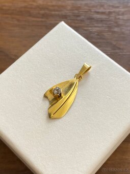 Zlatý přívěsek - 3