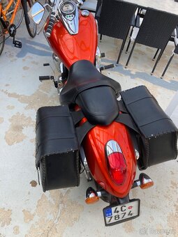 Kawasaki VN900 Custom - 3