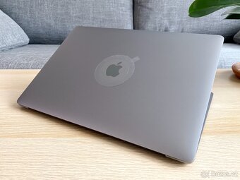 Apple MacBook Pro 15" (2018) - i7 2,20GHz, 16GB, 256GB, BOX - 3