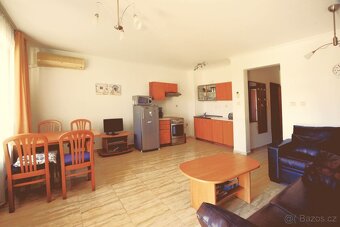 Zařízený apartmán 3+kk s verandou a výhledem na bazén - 3