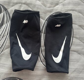 Chrániče Nike Mercurial Lite - M - zlatočerné - 3