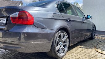 Prodám BMW e90 325i - 3