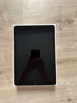 iPad 9. generace + Apple Pencil + Logitech klávesnice - 3