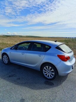 Opel Astra J 1.4i 74kW první majitel najeto pouze 50tis.km - 3