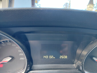 Peugeot 308 - 1.6 BlueHDI 120k MAN6 (2016, 143tis) - 3