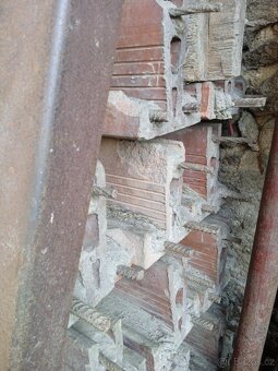 Prodám stropní překlady a cihly - 3