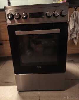 Sklokeramický sporák Beko nerez - 3