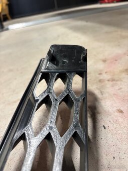 Mrizka do predniho narazniku ford mustang 4.0 s197 - 3