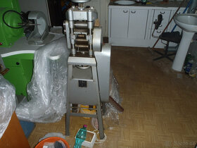 Prodám zlatnickou elektrickou italskou válcnu - 3