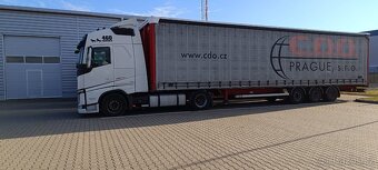 Tahač Volvo a náves Vanhool - 3