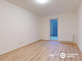 Prodej nového bytu 3+kk s parkovacím stáním a dvorkem ve Vém - 3