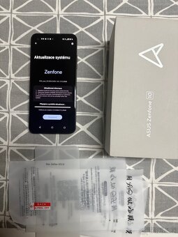 Asus Zenfone 10 - 3