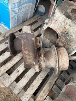 Díly na traktor - 3