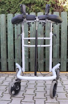 Chodítko s opěrnou deskou. - 3