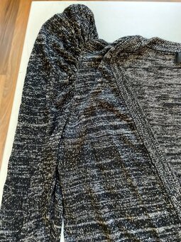 Delší propínací svetřík se stříbrnou nití, vel M i méně, FF - 3