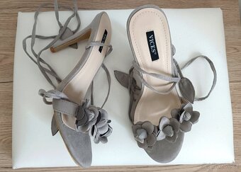 Sandály s květinami - 3