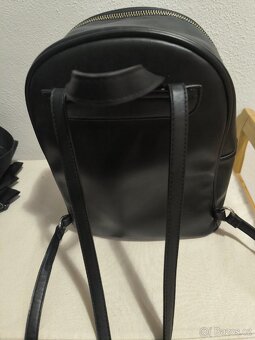 Černý batůžek Bershka - 3