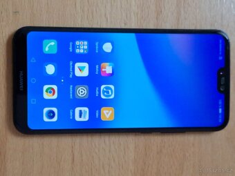 Mobilní telefon Huawei P20 lite - 3