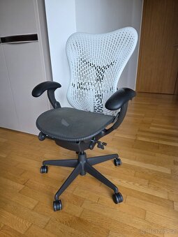 Herman Miller Mirra - 3
