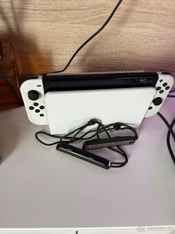 Nintendo Switch OLED v zaruce - 3