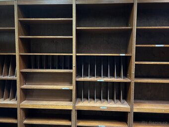 Dřevěné regály do prodejny - 3